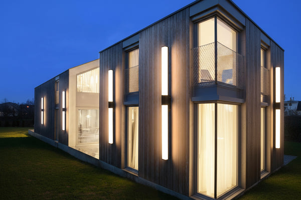 Elegant Outdoor Garden Wall Light - Weatherproof Exterior Lantern